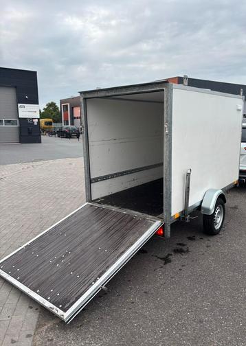 ❗️❗️Gesloten aanhanger met laadklep 250x130x150 750kg❗️❗️ beschikbaar voor biedingen