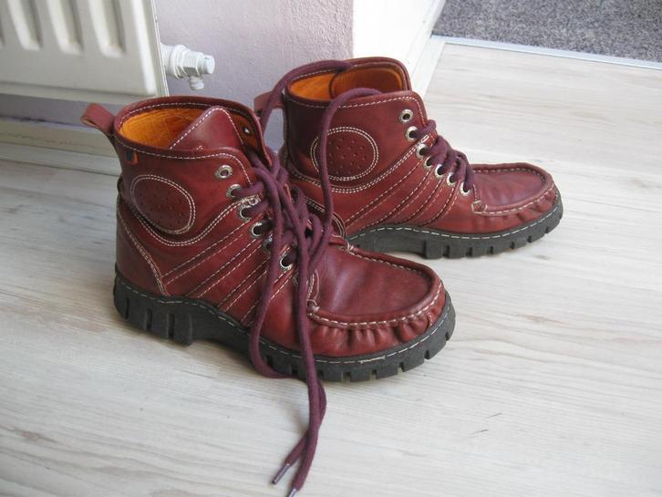 MAG megamok roodbruin maat 38 goede staat, Kleding | Dames, Schoenen, Zo goed als nieuw, Sneakers of Gympen, Rood, Ophalen of Verzenden