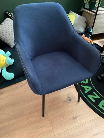 Blue Armchair – Comfortable & Stylish beschikbaar voor biedingen