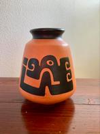Decoratieve vaas uit Nigeria, Ophalen, Overige kleuren, Aardewerk of Porselein, Minder dan 50 cm