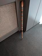 Houten wandelstok met metalen schildjes, Ophalen of Verzenden, Gebruikt