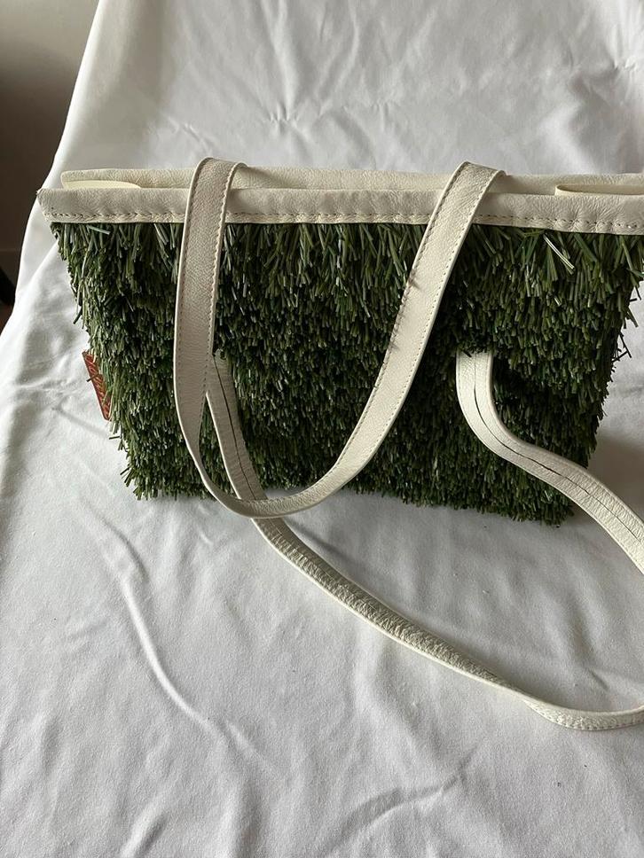 Kunstgras Tas - Uniek Designerstuk! Wies Journeé, Sieraden, Tassen en Uiterlijk, Tassen | Damestassen, Nieuw, Handtas, Groen, Ophalen of Verzenden