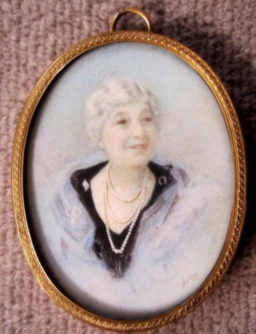 ==c a 1920==oudere dame met parelketting==MINIATUURPORTRET, Antiek en Kunst, Kunst | Schilderijen | Klassiek, Ophalen of Verzenden