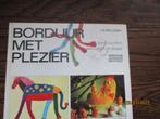 Borduur met plezier speels werken met lapjes en draad, Ophalen of Verzenden, Zo goed als nieuw