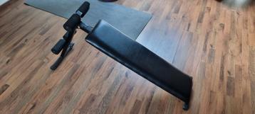 Robuust buikspierbankje beschikbaar voor biedingen