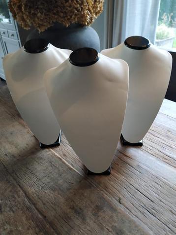 PU leren Ketting Display Buste Hoog Wit  3 stuks beschikbaar voor biedingen