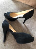 Unisa peeptoe zwarte suede pumps maat 37 zgst, Pumps, Zwart, Ophalen of Verzenden, Zo goed als nieuw