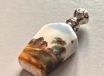 Antiek porseleinen parfumflesje met Hollands zilveren dop., Antiek en Kunst, Antiek | Goud en Zilver, Ophalen of Verzenden, Zilver