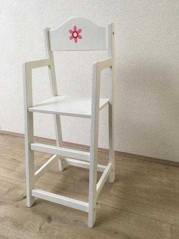 Houten speelgoed witte poppenstoel beschikbaar voor biedingen