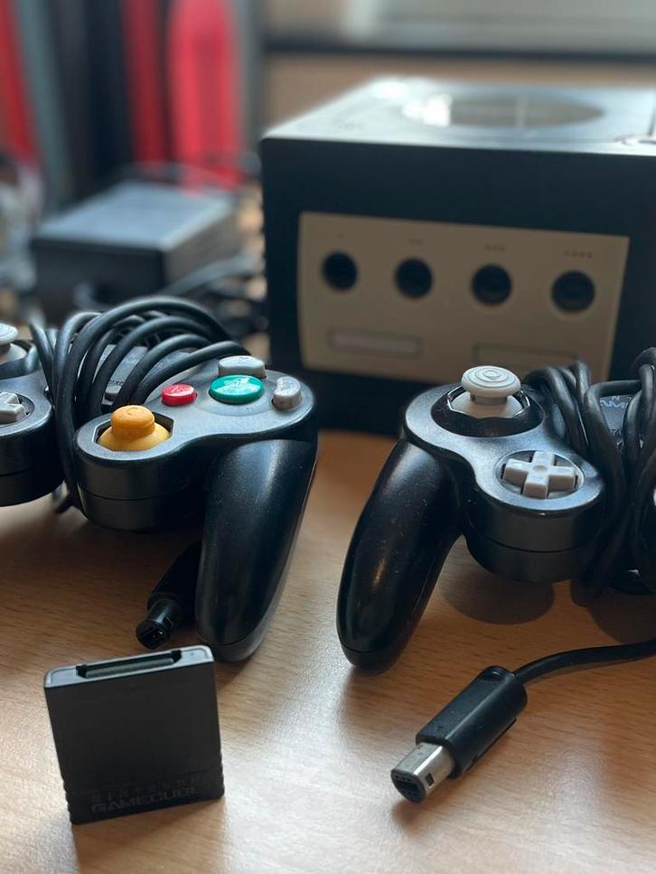 GameCube met 9 top spellen!, Spelcomputers en Games, Spelcomputers | Nintendo GameCube, Gebruikt, Zwart, Met 3 controllers of meer