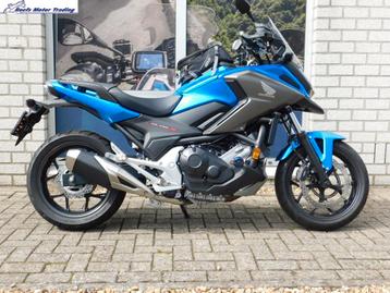 HONDA NC 750 XA, voorzien van diverse extra\'s, pas 1876 km  beschikbaar voor biedingen