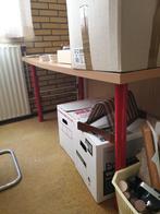 Gratis Tafel met rode poten, Ophalen, Gebruikt, 100 tot 150 cm, Eenvoudig