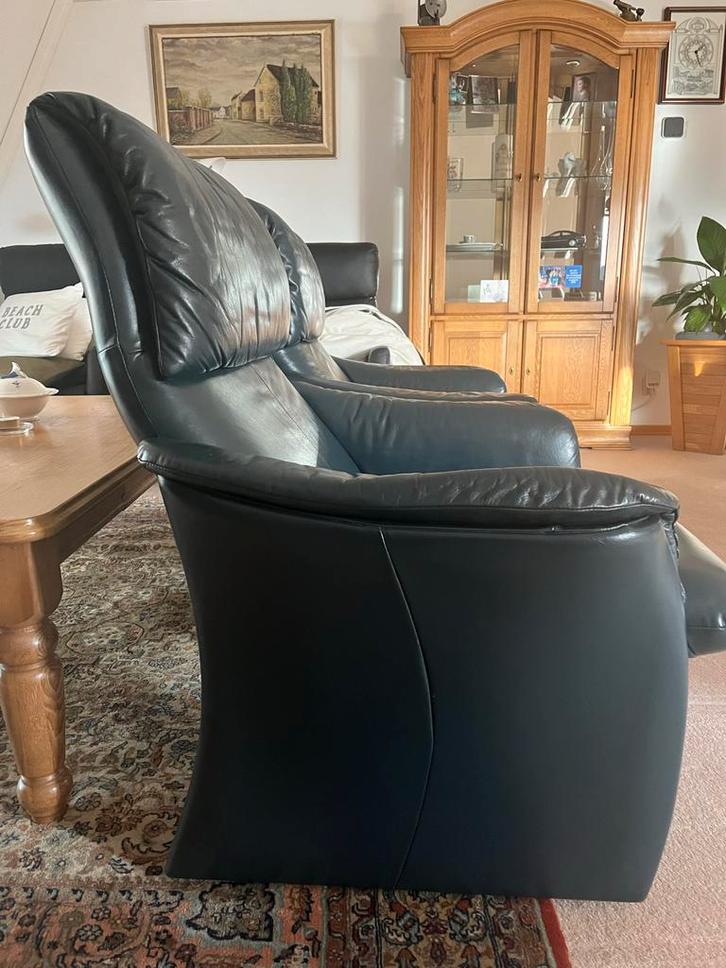 2 blauwe leren relaxstoelen, Huis en Inrichting, Fauteuils, Gebruikt, Leer, 50 tot 75 cm, 75 tot 100 cm, Ophalen of Verzenden