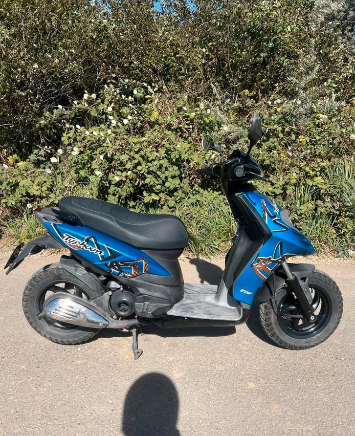 Piaggio Typhoon 2 takt brom (NIEUWE TYPE), Fietsen en Brommers, Scooters | Overige merken, Zo goed als nieuw, Benzine, Ophalen of Verzenden