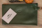 Mooie Longchamp clutch / etui in groen, Overige merken, Ophalen of Verzenden, Zo goed als nieuw, Leer