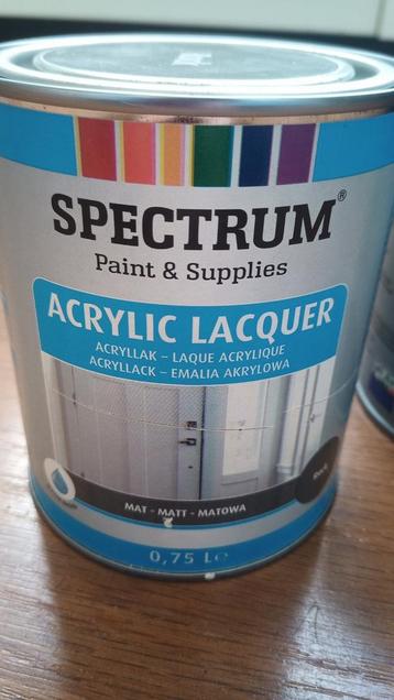 1 nieuwe Spectrum Acryllak & 2/3 volle zijdeglanslak beschikbaar voor biedingen