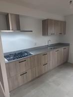 Moderne houtkleurige dubbelwandige keuken +Beko GEDEMONTEERD