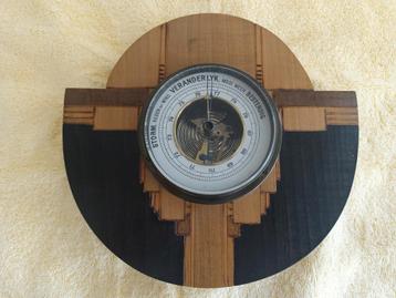 Vintage barometer in art deco houtwerk  beschikbaar voor biedingen