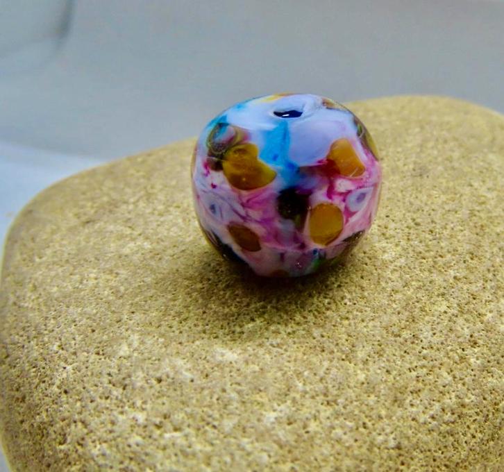 Fluistering van vuur en glas, handgemaakte unieke glaskraal., Hobby en Vrije tijd, Kralen en Sieraden maken, Nieuw, Kraal, Ophalen of Verzenden