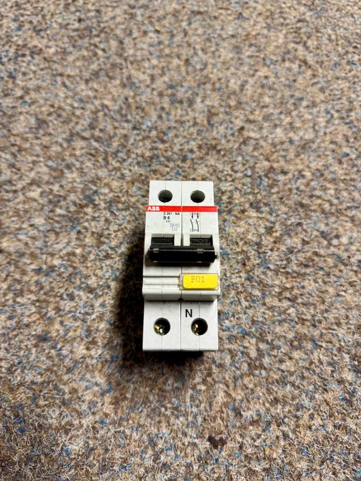 ABB installatieautomaat S261-B6 – 6A – 230/400V, Hobby en Vrije tijd, Elektronica-componenten, Gebruikt, Ophalen of Verzenden