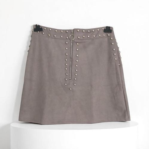 Suede zachte rok grijs met zilveren studs L, Kleding | Dames, Rokken, Nieuw, Maat 42/44 (L), Grijs, Boven de knie, Ophalen of Verzenden