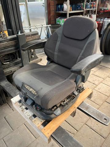Luchtgeveerde stoel tractor beschikbaar voor biedingen