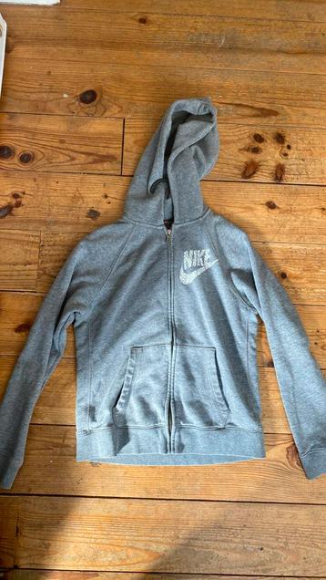 Grijs nike vest maat 146-152 gratis ophalen beschikbaar voor biedingen