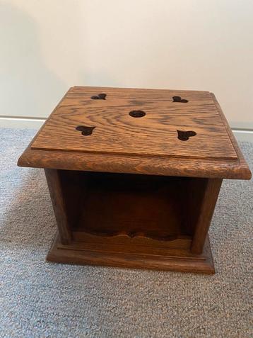 Houten stoof beschikbaar voor biedingen