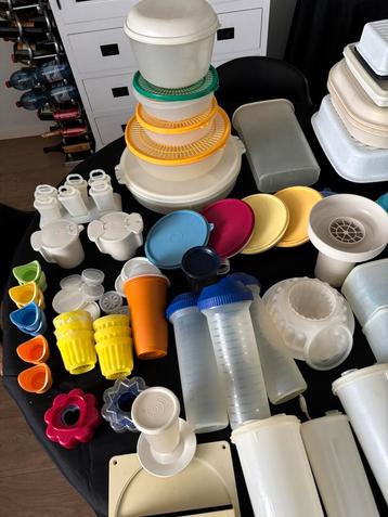 Heel veel Tupperware beschikbaar voor biedingen