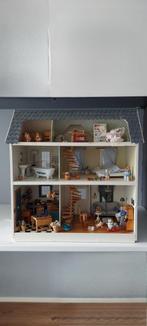 Houten poppenhuis met toebehoren, Kinderen en Baby's, Speelgoed | Poppenhuizen, Ophalen, Gebruikt, Poppenhuis