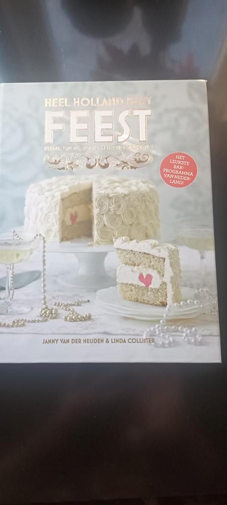 Heel Holland Bakt Feest - Bakboek, Boeken, Kookboeken, Zo goed als nieuw, Taart, Gebak en Desserts, Overige typen, Nederland en België