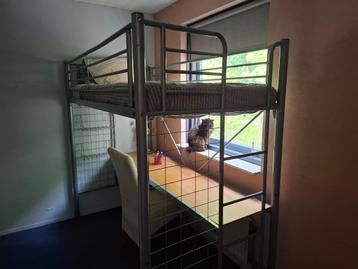 Hoogslaper met bureau beschikbaar voor biedingen