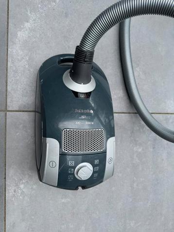Miele stofzuiger 2000w beschikbaar voor biedingen
