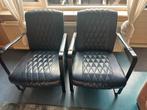Twee zwarte fauteuils met armleuningen, Ophalen