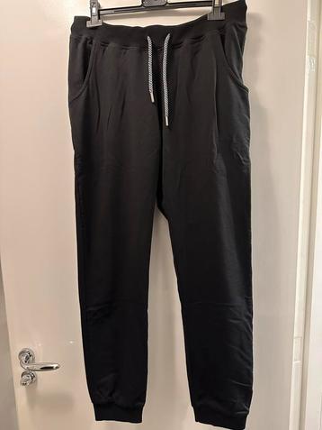 Zwarte joggingbroek van MET beschikbaar voor biedingen