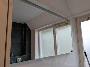 Spiegel van 118x70 met verlichting beschikbaar voor biedingen