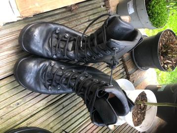 Legerschoenen zwart beschikbaar voor biedingen