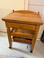 Houten bijzettafel/keukentafel op wielen, Antiek en Kunst, Antiek | Meubels | Tafels, Ophalen