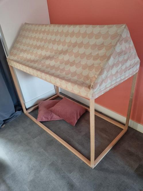 Mooi speelhuisje van Nobodinoz, Kinderen en Baby's, Kinderkamer | Stapelbedden en Hoogslapers, Zo goed als nieuw, Hoogslaper, Ophalen