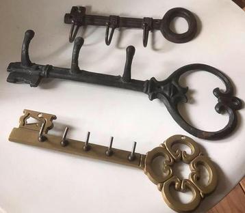 Drie oude kapstokken sleutel haken koper gietijzer 33 cm l beschikbaar voor biedingen