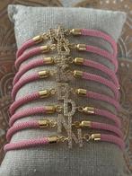 Roze armband met gouden letter bedels, Overige materialen, Nieuw, Ophalen of Verzenden, Roze