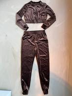 Nieuw - Heel tof bruin velour pak met crop jasje maat M, Maat 38/40 (M), Bruin, Nieuw, Ophalen of Verzenden