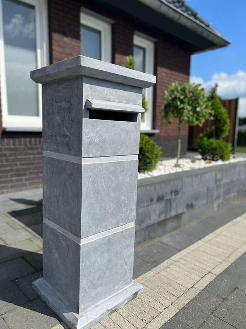 Natuursteen brievenbus - NIEUW - gravering!, Tuin en Terras, Brievenbussen, Nieuw, Staande brievenbus, Rvs, Ophalen