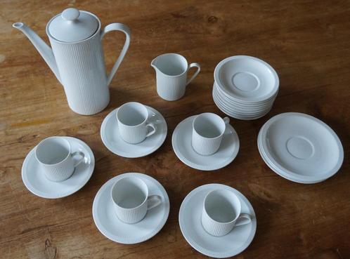 Servies Royal Porcelain (wit geribbeld) ZGAN PAKKETPRIJS, Huis en Inrichting, Keuken | Servies, Zo goed als nieuw, Kop(pen) en/of Schotel(s)