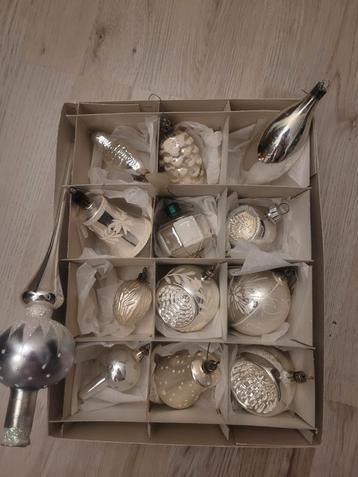 Setje ouderwetse kerstballen met piek  beschikbaar voor biedingen