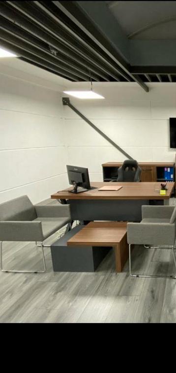 3 DELIGE BUREAU SET  beschikbaar voor biedingen
