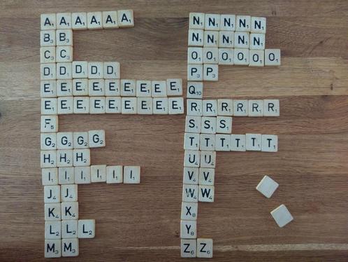 Losse scrabble onderdelen stenen hout per stuk NL, Hobby en Vrije tijd, Gezelschapsspellen | Bordspellen, Gebruikt, Een of twee spelers