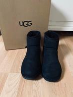 Ugg mini maat 38, UGG, Zwart, Ophalen of Verzenden, Zo goed als nieuw