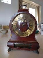 Tafelklok hout en messing wijzerplaat, Antiek en Kunst, Antiek | Klokken, Ophalen of Verzenden