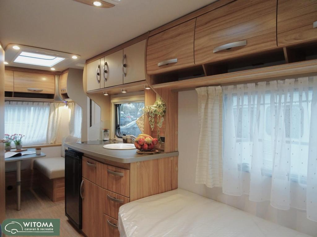 Eriba Nova Light 442 Dit voorjaar op vakantie!, Caravans en Kamperen, Caravans, Standaardzit, Schokbreker, Bedrijf, Overige typen